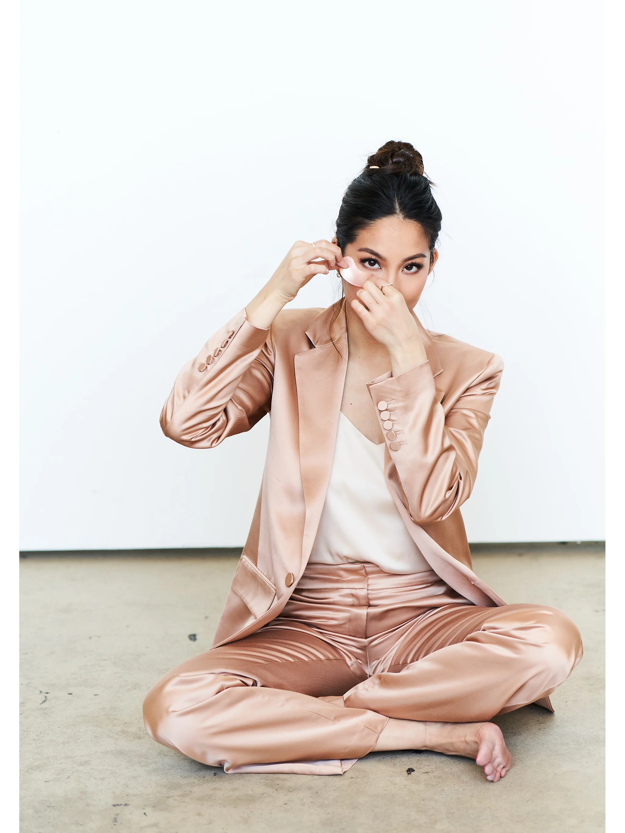 Damask Rose Revitalizing Gold-Infused Hydrogel Eye Masks - Image 4