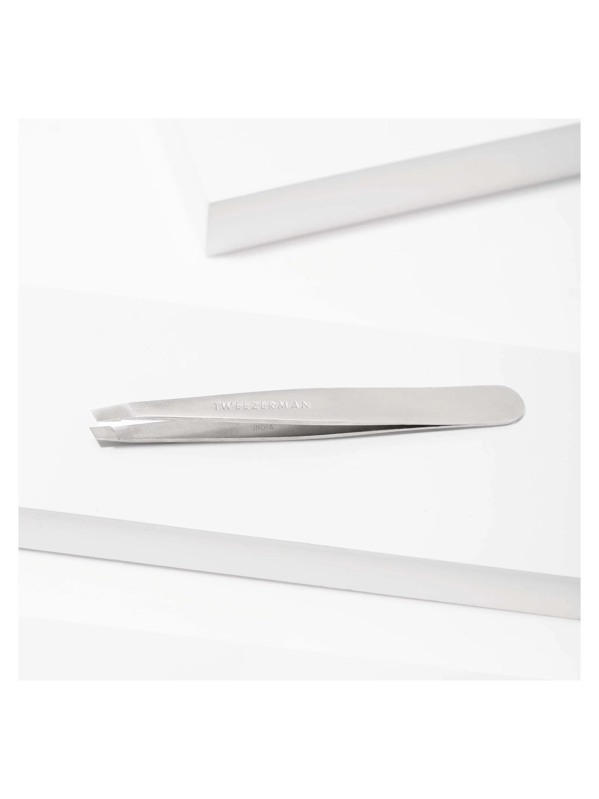 Classic Slant Tweezer - Image 4